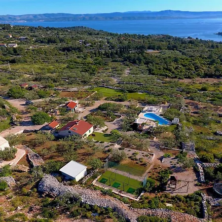 Hacienda Lucio Willa Grohote