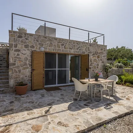 Hacienda Lucio Villa Grohote