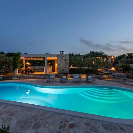 Hacienda Lucio Villa *