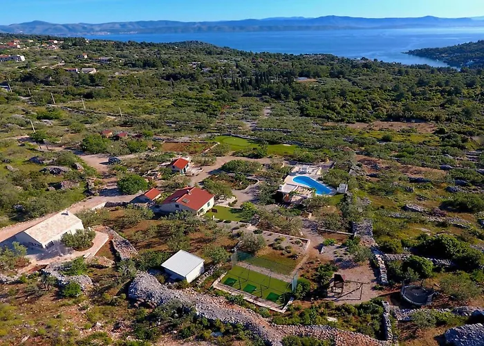 Hacienda Lucio Villa Grohote